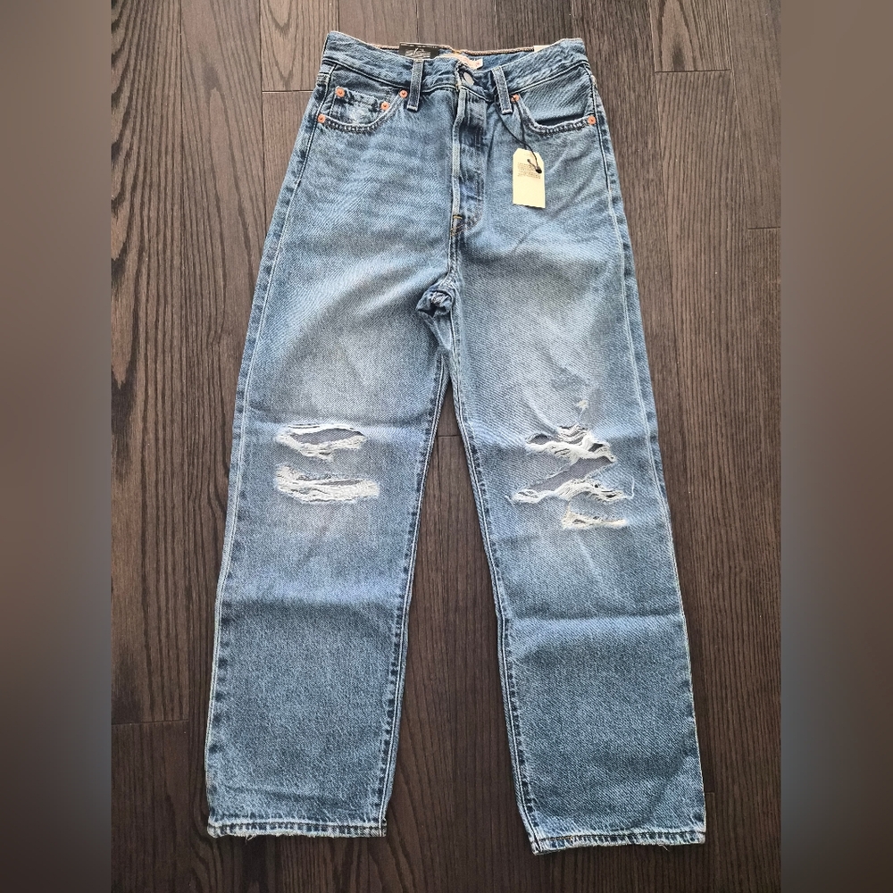 Levi's Medium Wash Ribcage Straight Jeans NWT Size 26